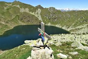 25 Salendo al Corno Stella vista sul Lago Moro con questa nuova crocetta 